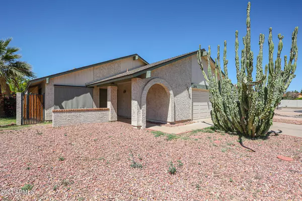 2414 W KIOWA Circle, Mesa, AZ 85202