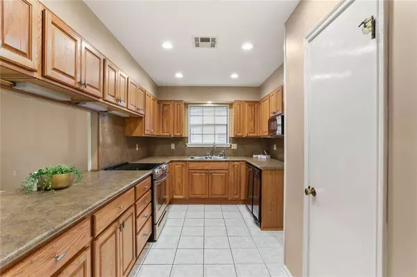 44 E LEVERT DR, Luling, LA 70070