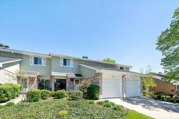 1639 Leytonstone DR, Wheaton, IL 60189