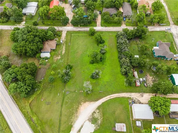 709 E Spruce ST, West, TX 76691