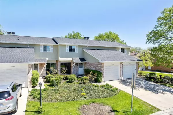 1639 Leytonstone DR, Wheaton, IL 60189