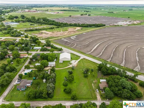 709 E Spruce ST, West, TX 76691