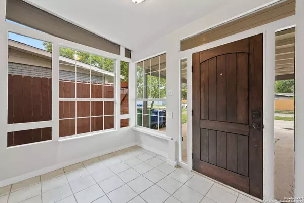 814 ELKHORN DR, San Antonio, TX 78218-2639