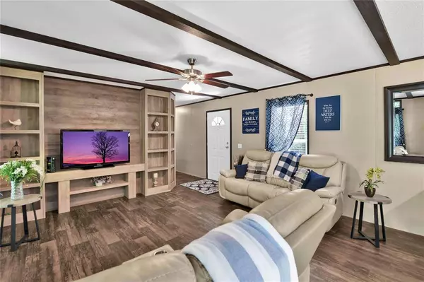 10350 Daw Collins RD, Cleveland, TX 77328