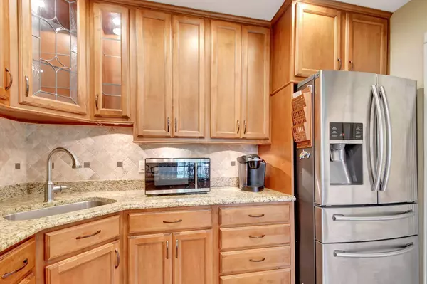 302 Pine Ridge CIR B-2, Greenacres, FL 33463