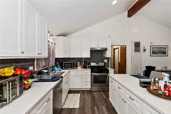 683 Cedar LN, Crestline, CA 92325