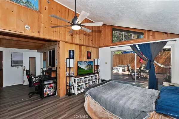 683 Cedar LN, Crestline, CA 92325