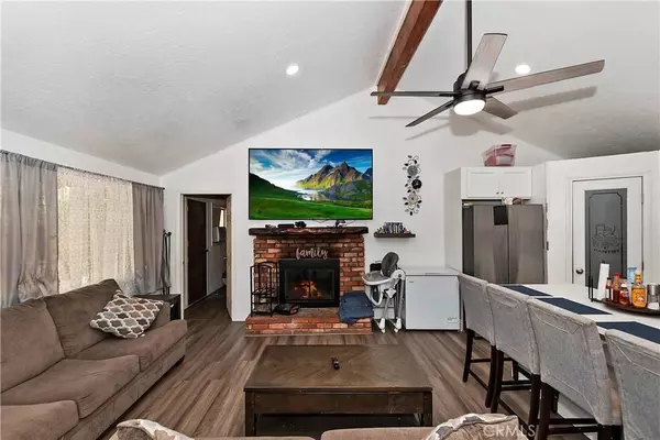 683 Cedar LN, Crestline, CA 92325