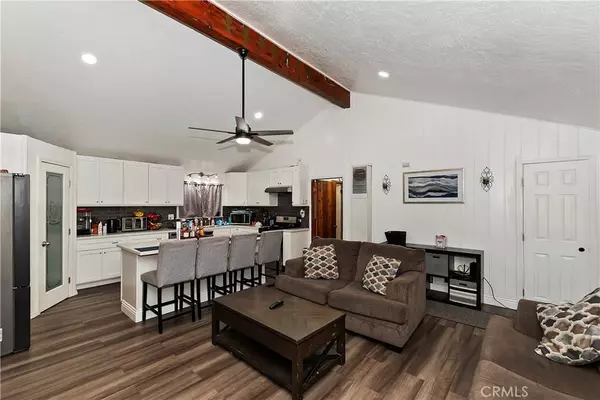 683 Cedar LN, Crestline, CA 92325