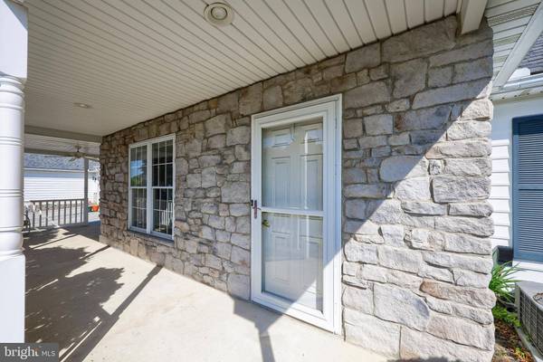 2114 BAYBERRY LN, York, PA 17403