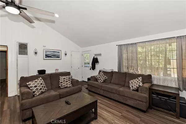 683 Cedar LN, Crestline, CA 92325