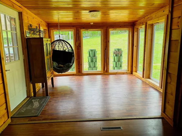 300 Jennings RD, Beattyville, KY 41311