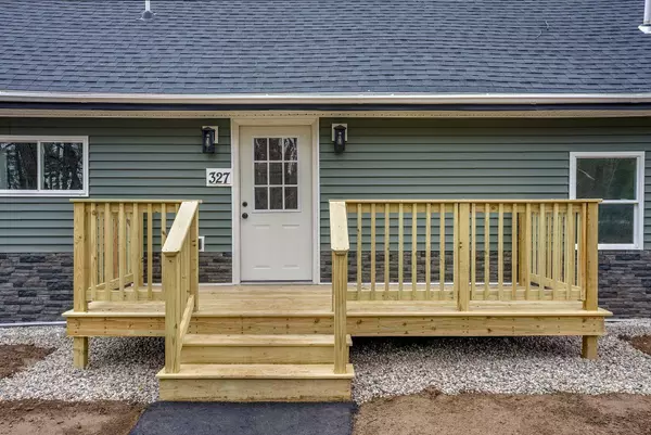 327 Quaker Ridge RD, Casco, ME 04015