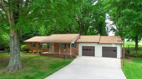 2370 Pine Meadow DR, Kernersville, NC 27284