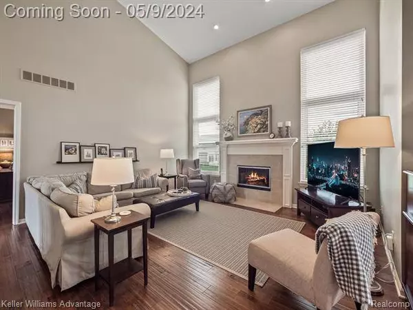 1353 Coach House Lane, South Lyon, MI 48178