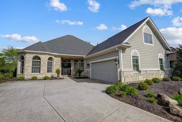 774 Yankee Trace Dr, Centerville, OH 45459