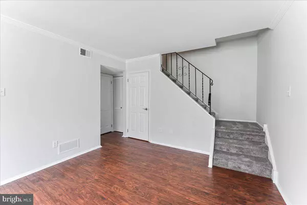 5200 HILLTOP DR #L16, Brookhaven, PA 19015