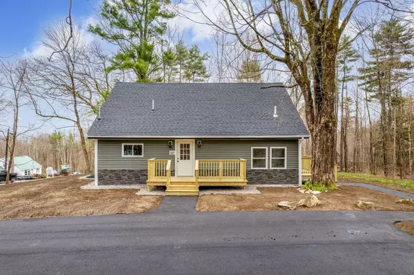 327 Quaker Ridge RD, Casco, ME 04015