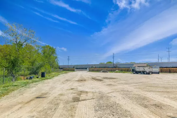 1920 E Railroad Street, Nampa, ID 83686