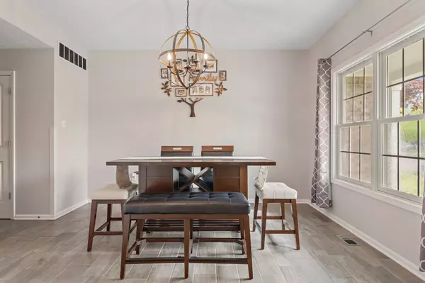 12268 Cobblestone DR, Fishers, IN 46037