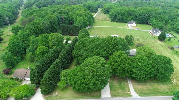 2370 Pine Meadow DR, Kernersville, NC 27284