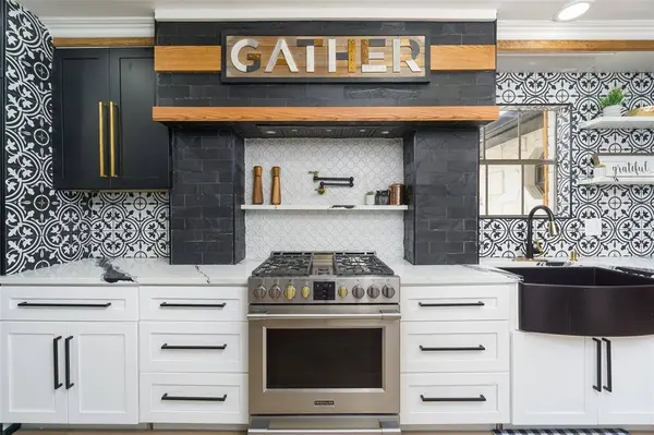 2709 S Pine Hill DR, Pearland, TX 77581