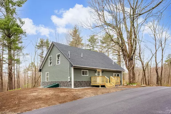 327 Quaker Ridge RD, Casco, ME 04015