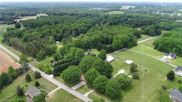 2370 Pine Meadow DR, Kernersville, NC 27284