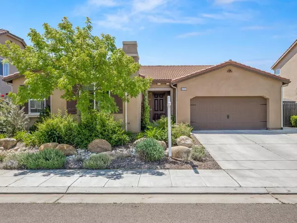 4044 Celeste Avenue, Clovis, CA 93619