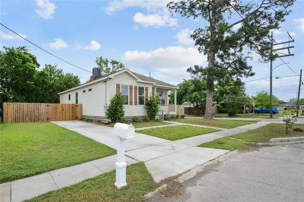 5601 CONGRESS DR, New Orleans, LA 70126