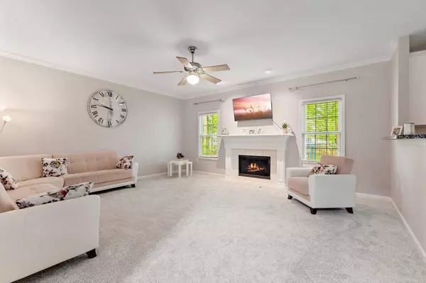 12268 Cobblestone DR, Fishers, IN 46037