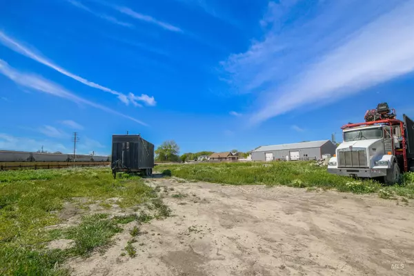 1920 E Railroad Street, Nampa, ID 83686