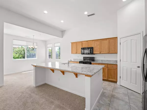 4044 Celeste Avenue, Clovis, CA 93619