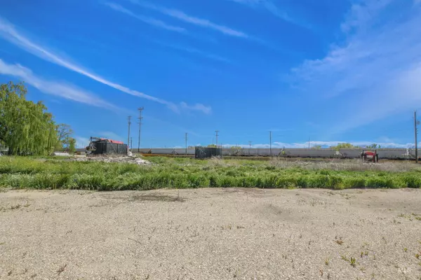 1920 E Railroad Street, Nampa, ID 83686