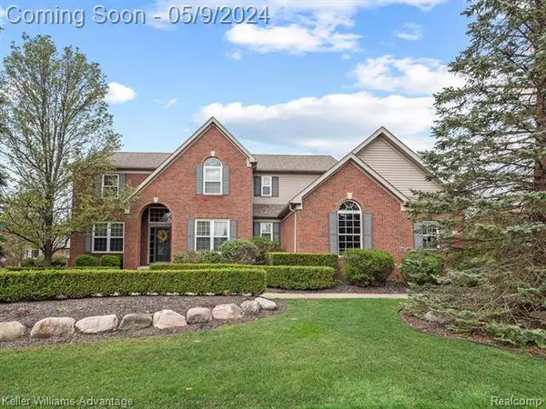 1353 Coach House Lane, South Lyon, MI 48178