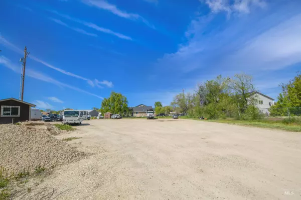 1920 E Railroad Street, Nampa, ID 83686