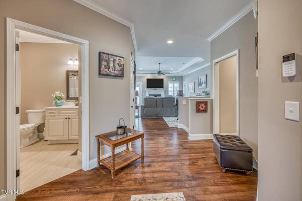 1256 Osler CT, Piney Flats, TN 37686