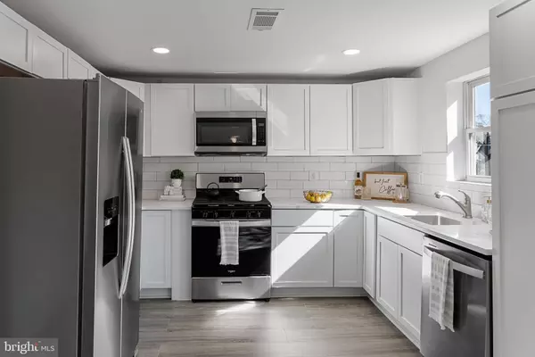 34 SPRUCE AVE, Maple Shade, NJ 08052