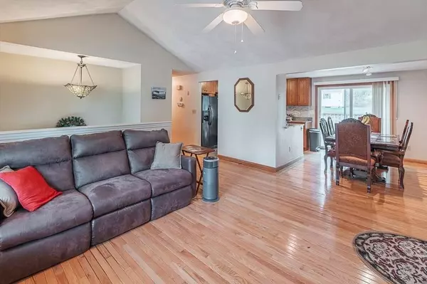 26 Hunter Ave, Hudson, MA 01749