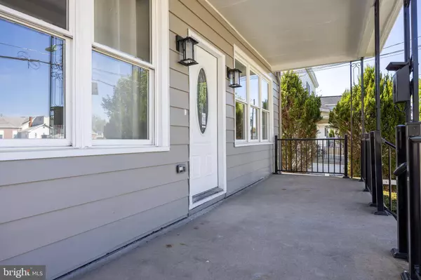 34 SPRUCE AVE, Maple Shade, NJ 08052