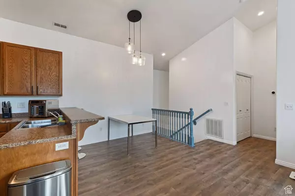 979 W CHELSEA LN N, North Salt Lake, UT 84054