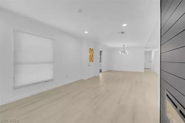 4564 Royal Ridge Way, Las Vegas, NV 89103