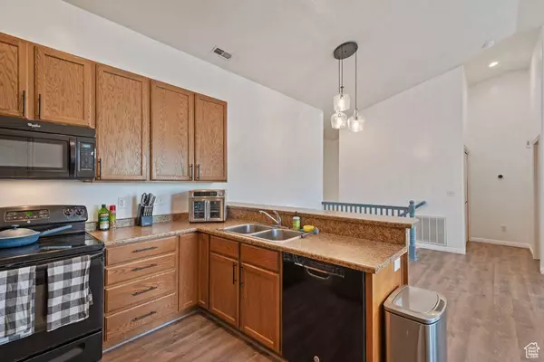 979 W CHELSEA LN N, North Salt Lake, UT 84054