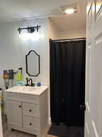 666 Pleasant St, Leicester, MA 01542