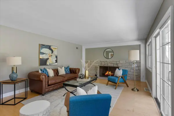 1821 E Fox, Fox Point, WI 53217