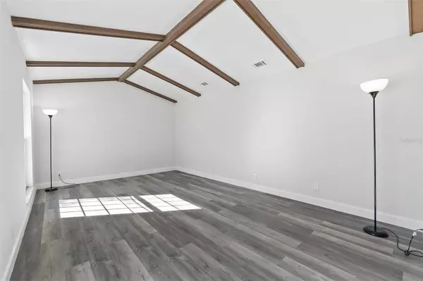 102 CARRIAGE PL, Palatka, FL 32177