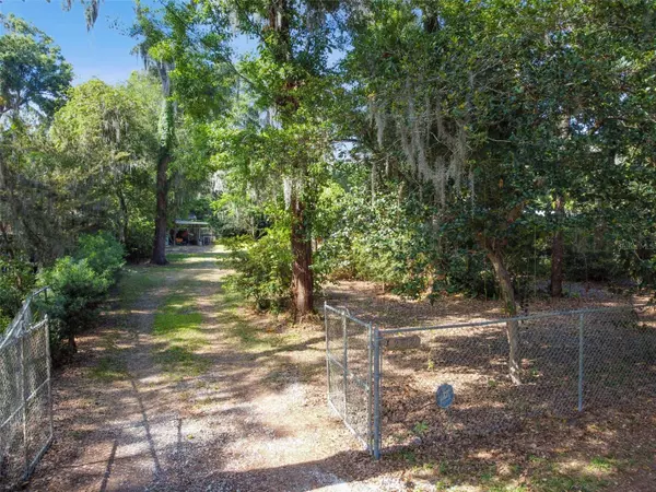 2112 OAK HILL DR, Valrico, FL 33594