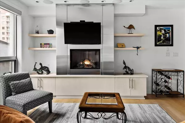 701 3 AVE SW #305, Calgary, AB T2P 5R3