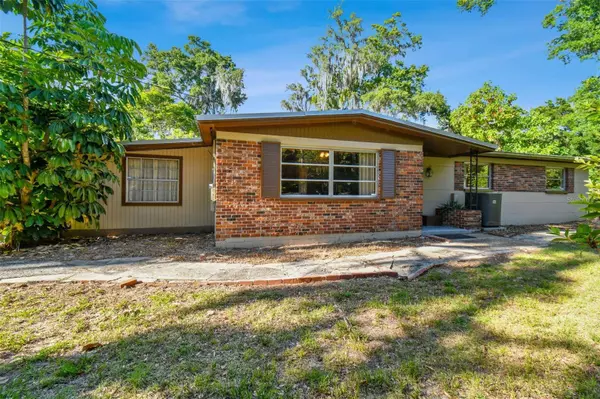 2112 OAK HILL DR, Valrico, FL 33594