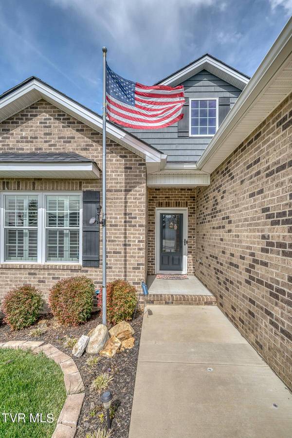 1256 Osler CT, Piney Flats, TN 37686